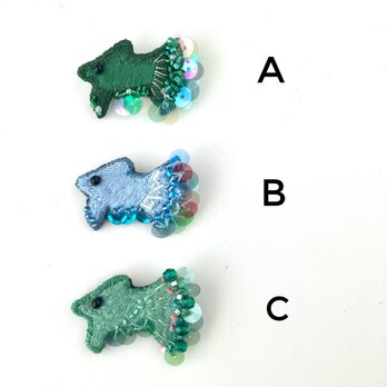 しっぽがおしゃれなお魚ちゃんミニ刺繍ブローチ　　ABC 軽くてミニサイズ　ベタ(お魚イメージ) カラフルの画像