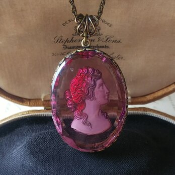 ヴィンテージ　パープル赤紫グラデーション･Lady（40×30㎜）花葉ネックレスの画像