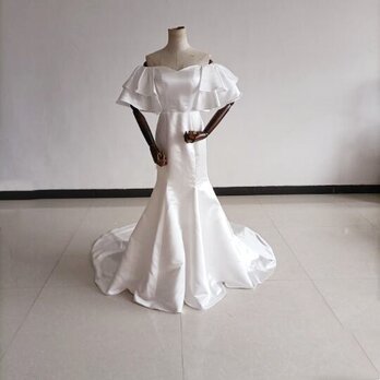 美品！フランス風ウエディングドレス オフホワイト 光沢サテン オフショル 憧れ 結婚式 ドレスの画像