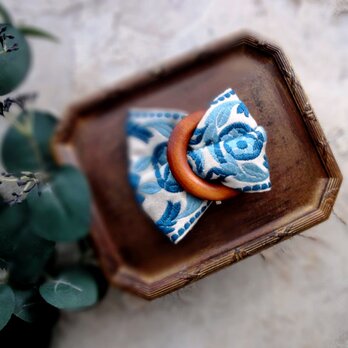 【限定数4】刺繡リボンのポニーフック ■ リングデザイン ■ フランス製　青いリボン　ヴィンテージリボンの画像