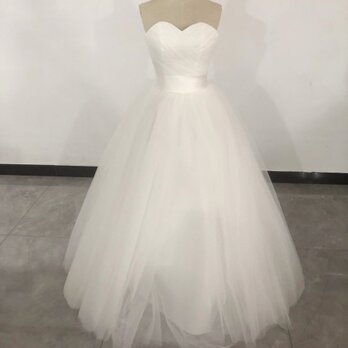 大人気 再々販 可愛い ハートカット チュールタック 素敵なウエディングドレス フロア丈 結婚式 衣の画像
