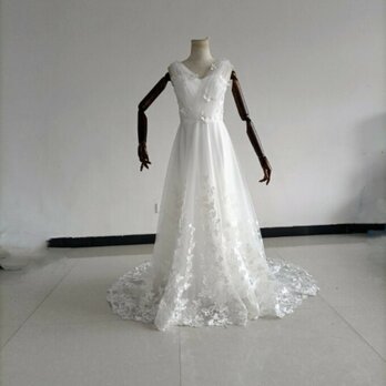 輝きな光彩を放つ ウエディングドレス ソフトチュール ビスチェ3D立体レース刺繍 華やかなトレーン/結婚式/披露宴の画像
