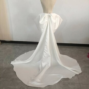 可愛い ウェディングドレスふっくら柔らかなバックリボン リボンのみ ホワイト サテン トレーン 二次会/音楽会の画像