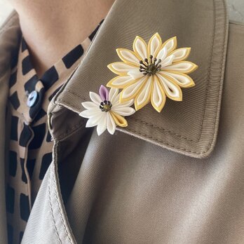 黄色と白い花のブローチ【つまみ細工/正絹】Yellow and white flower broochの画像