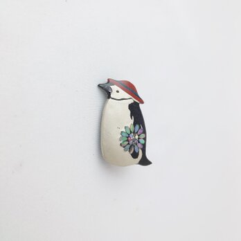 ヒゲペンギンとヒマワリ螺鈿 漆ブローチの画像