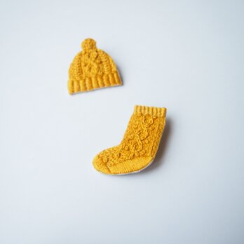 ［受注制作］アラン編み靴下の刺繍ブローチ（mustard）の画像