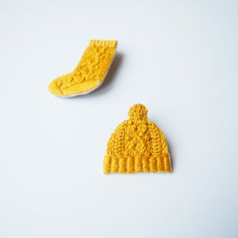 ［受注制作］アラン編みニット帽の刺繍ブローチ（mustard）の画像