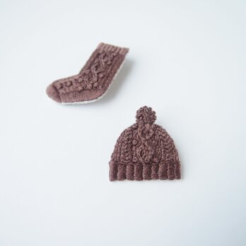 ［受注制作］アラン編みニット帽の刺繍ブローチ（brown）の画像