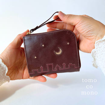 刺繍革財布『街』Dark -Brown×ピンク系（牛革）☆コンパクト二つ折り☆