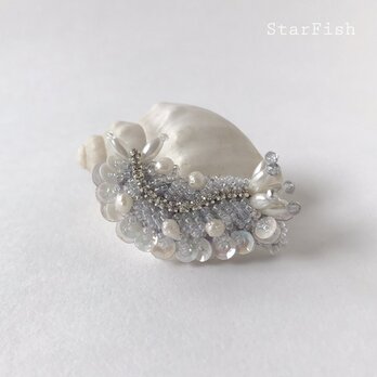 【ウミウシ】ブローチ ビーズ刺繍 海牛 SeaSlug(L54)の画像