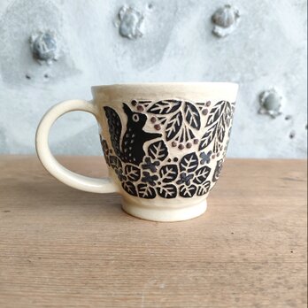 リスと鳥の搔きおとしコーヒーカップの画像