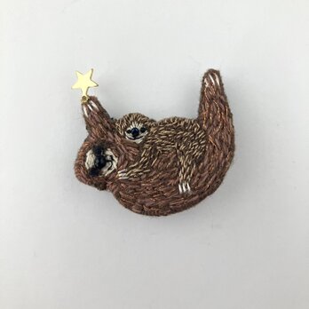 "ナマケモノちゃん仲良し親子" 星を見つけたver 刺繍ブローチ