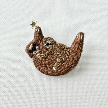 "ナマケモノちゃん仲良し親子" 星を見つけたver 刺繍ブローチ