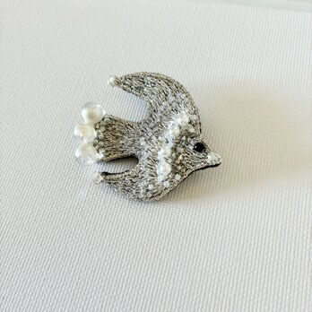"silver bird" 刺繍鳥ブローチ