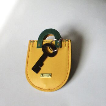 ブッテーロの鞄型キーケース（緑と黄色）の画像