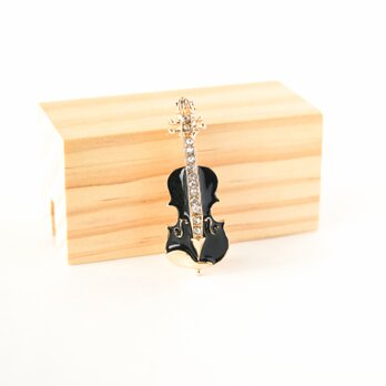 『黒くバイオリンのブローチ』の画像