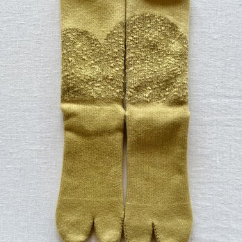 SATOYAMA socks 23-25cコブナグサ染め　yellow beigeの画像
