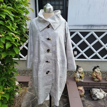 着物リメイク　古布　手作り　白大島　衿がかわいい　裏地付きコートの画像