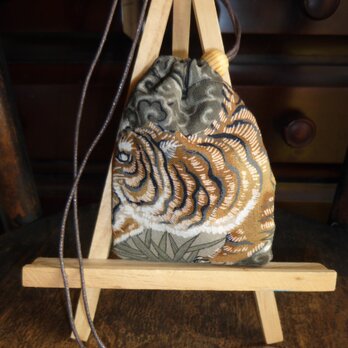 虎柄襦袢地のお守り袋のようなミニ巾着袋（送料無料）の画像