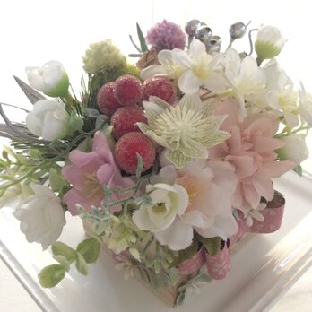 吉祥枡    （造花、アレンジメント、Mサイズ、お正月、お雛様、結婚祝い、新築祝い、母の日、敬老の日）の画像