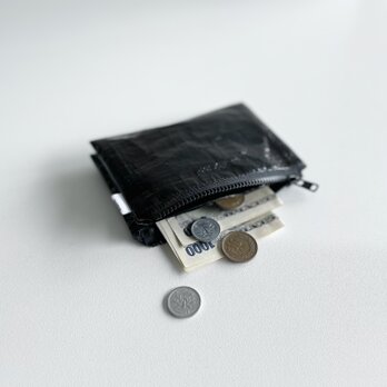 【mini wallet】ポリエチレン素材 / ３つの収納スペース / ブラックの画像