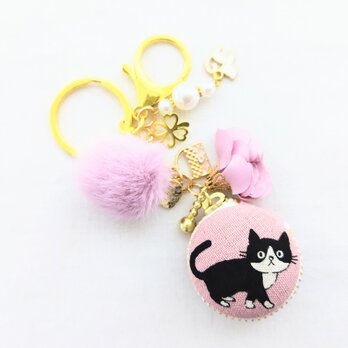 お散歩ネコちゃんのマカロンポーチ&キーホルダー（ピンク）の画像