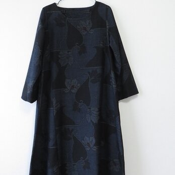 ＊アンティーク着物＊花葉と唐草模様手織り真綿紬のワンピース（長袖・Ｌサイズ・共布ベルト付き）
