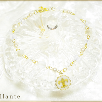 lily emblem bracelet (white)の画像