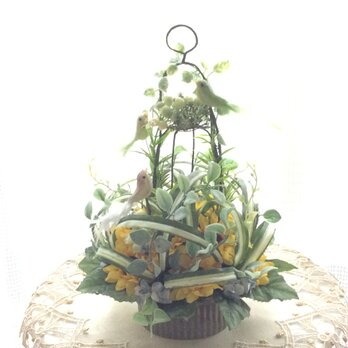 花と小鳥      （造花、インテリアフラワー、敬老の日、新築祝い、結婚祝）の画像
