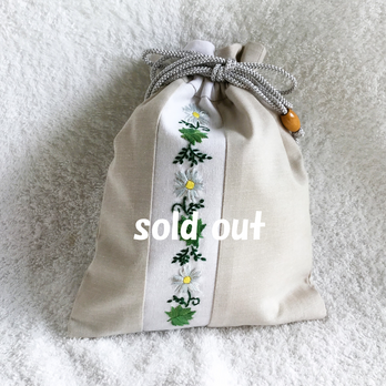花刺繍の巾着～薄水色の花のライン～の画像