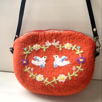 鳥とお花の羊毛刺繍ポシェット（レッド×小鳥）の画像