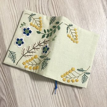 刺繍ブックカバーの通販 | iichi 日々の暮らしを心地よくする