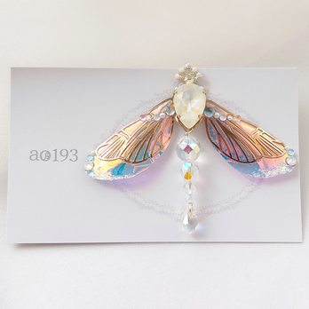 『オーロラリウム -Aurorarium-』-蜻蛉の精-- 角度で色が変わる不思議なブローチの画像