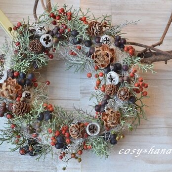 野バラの実とシャリンバイの木の実wreathの画像