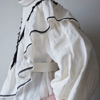 European linen scarf collar white (black fringe)の画像