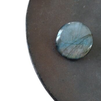天然石のブローチ ラブラドライト「蒼い月」の画像