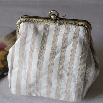 蓮糸とシルクの布で作った財布（がま口タイプ）の画像