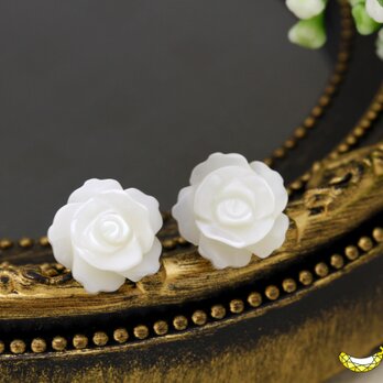 可憐で大輪のバラを耳元から 上品な ホワイトシェル 薔薇の一粒ピアス 12ｍｍ 14Kgfピアスの画像