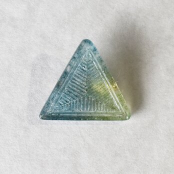 三角のガラスブローチ（グリーン）の画像