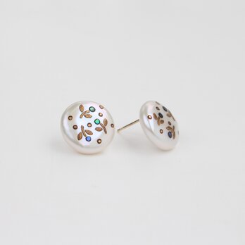 makie pearl nuts pattern earringsの画像