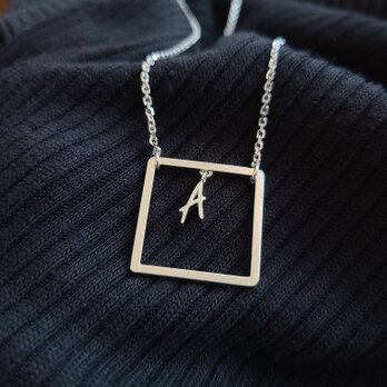 Frame Initial necklace / SV925の画像