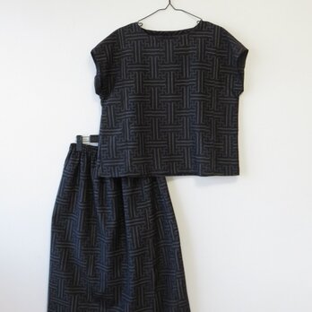 ＊アンティーク着物＊紗綾型模様十日町紬のセットアップ（ゆったりサイズ・スカート裏地つき）