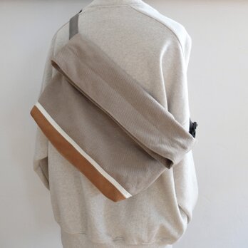 Body bag  マッシュルーム×キャメル（柔らかな帆布）の画像
