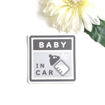 ９×９cm【★BABY IN CAR マグネットステッカー/モノトーングレー】赤ちゃん 子供 乗車中 セーフティサインの画像