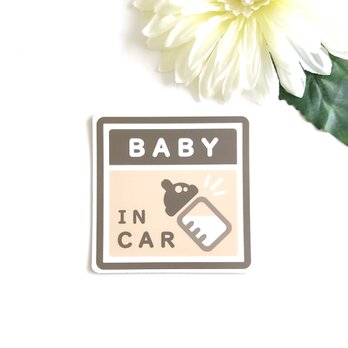 ９×９cm【★BABY IN CAR マグネットステッカー/ブラウンベージュ】赤ちゃん 子供 乗車中 セーフティサインの画像