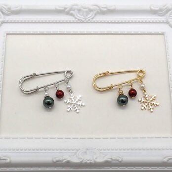 《２色から選べる》クリスマスパールと雪のチャームのブローチ②