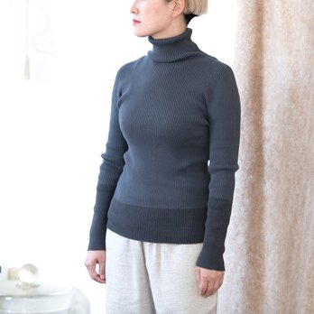 【榊染め】Organic Cotton無縫製バイカラーリブタートルセーターの画像