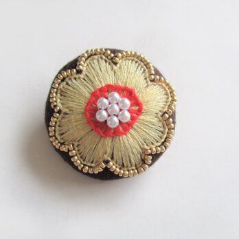 お花模様のビーズ＆刺繍ブローチ（茶×ﾍﾞｰｼﾞｭ）の画像