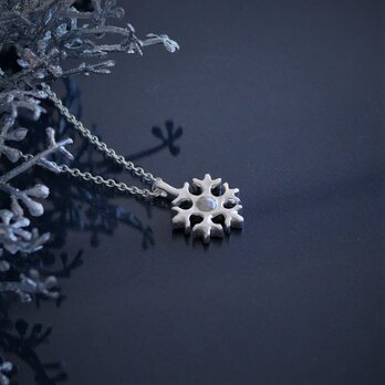【純銀】雪の結晶 ネックレス　ナチュラルダイヤモンドの画像