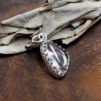 ～国産鉱物～　乙女鉱山水晶の飾り枠ペンダント　天然石アクセサリー　一点物